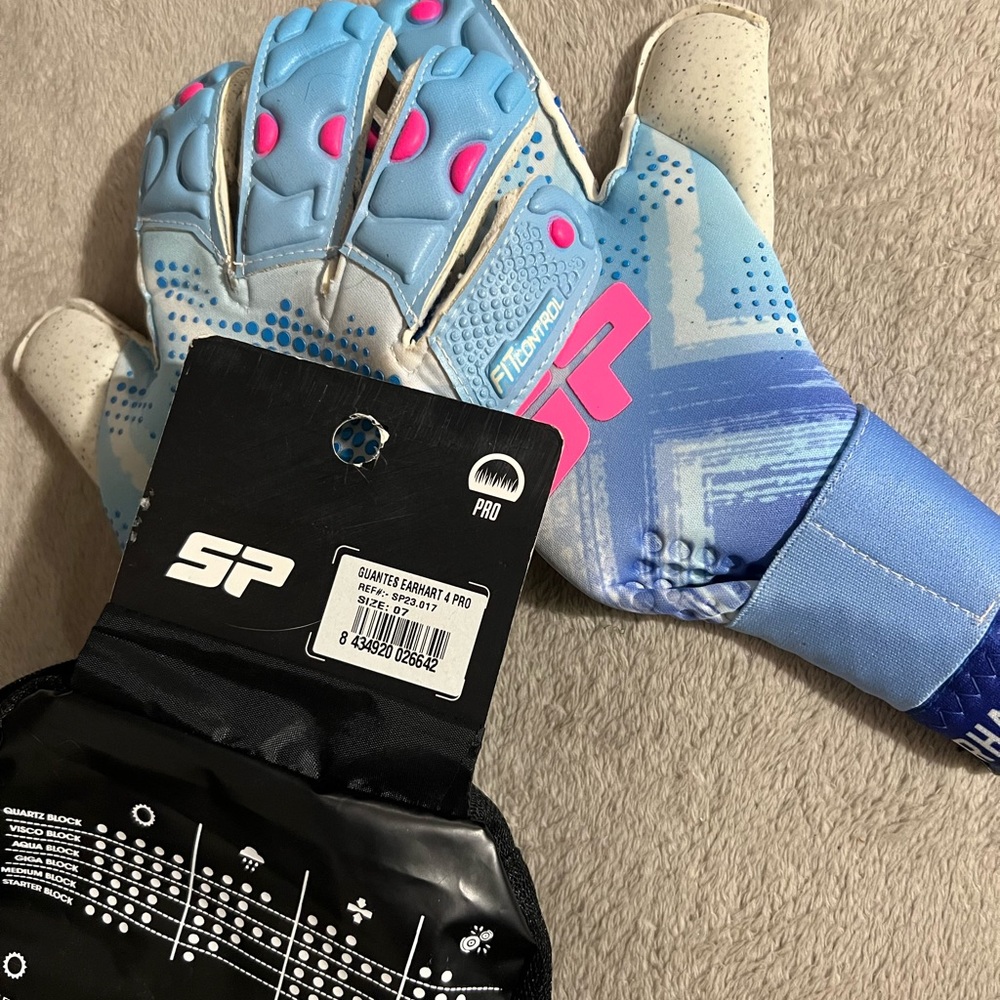 Goalkeeper gloves - Picture 8 of 10